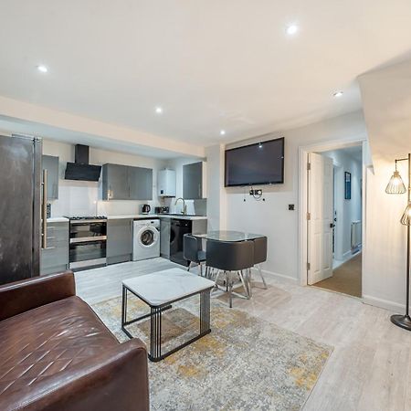 Two Bed Home In The Heart Of אגהאם מראה חיצוני תמונה